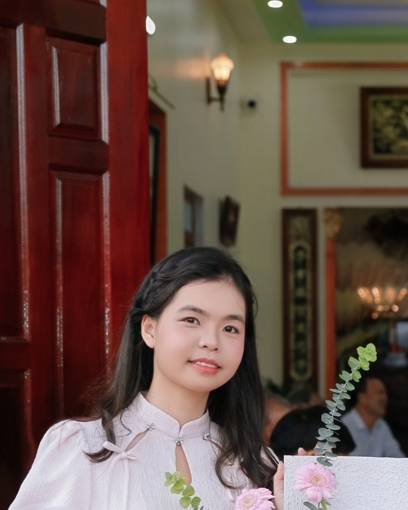 Cô dâu Đinh Khánh Chi