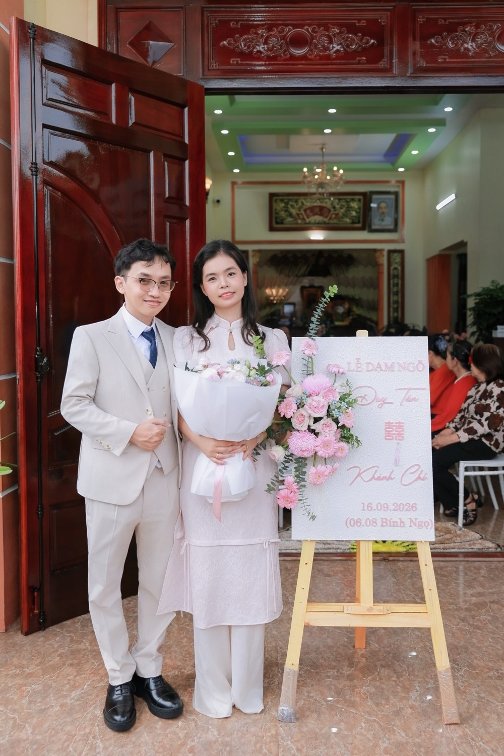 Duy Tân & Khánh Chi Toàn Cảnh
